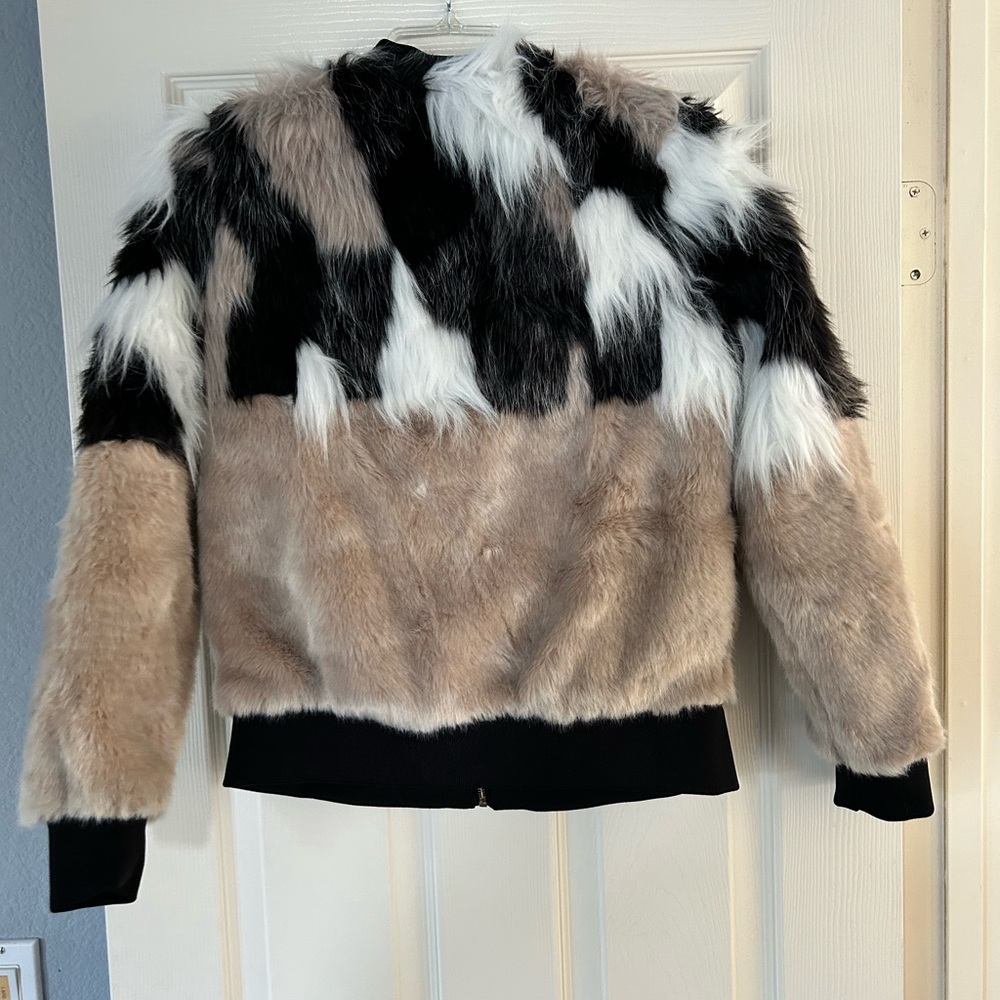 Women's Faux Fur Jacket - Black, White, Tan‎ - Picture 3 of 3